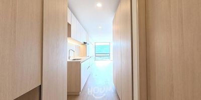 [VEN] ID HOUM: 125471

En Houm te ayudamos de forma fácil y segura. Los beneficios de comprar con nosotros:
    • Te ayudamos a conseguir financiamiento a través de una asesoría personalizada
    • Mediación y seguimiento de todo el proceso
    • Ponemos a tu disposición profesionales en notariado, registro y asesoría jurídica
¡Solo te preocupas de las firmas!

Departamento en venta, ubicado en el barrio Santa Rita, con una superficie construida de 32.00 m² y superficie total de 32.00 m². 

Sus principales características son:

    • 1 dormitorio
    • 1 baño
    • No Admite mascotas
    • Cocina tipo americana
    • Piso 2
    • Año de construcción: 2024
            
Si compras con nosotros, te brindamos asesoría personalizada durante todo el proceso.
        
¡Comienza una nueva etapa con Houm! Compra fácil, rápido y seguro.