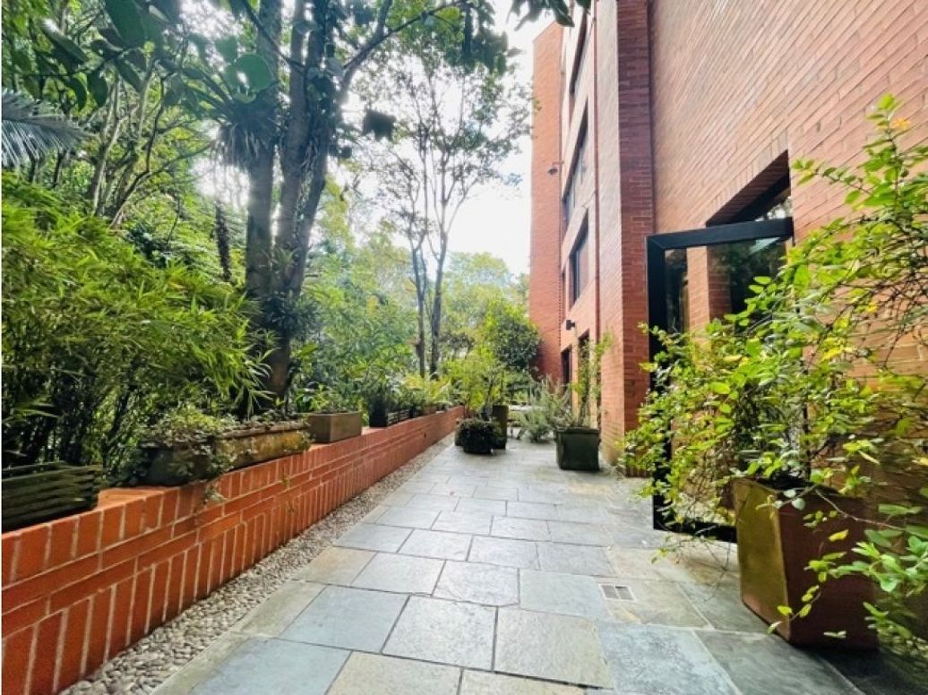 Apartamento de 3 alcobas en venta en Chico Oriental, Bogotá, 360 m² · foto 12 de 16