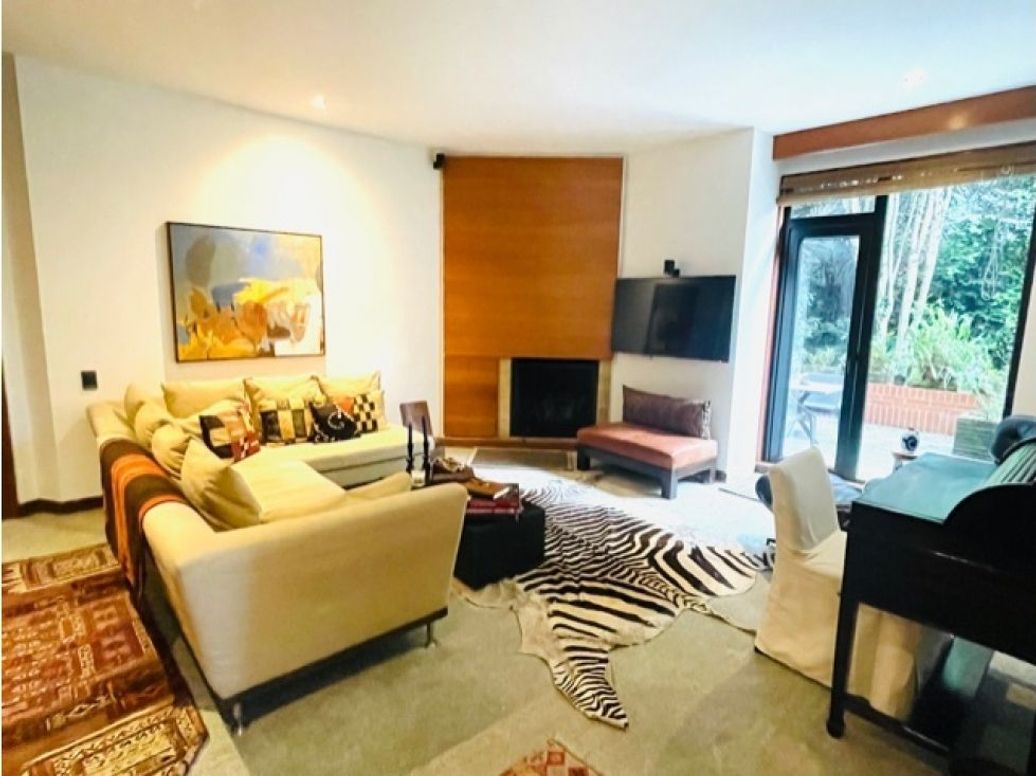 Apartamento de 3 alcobas en venta en Chico Oriental, Bogotá, 360 m² · foto 2 de 16