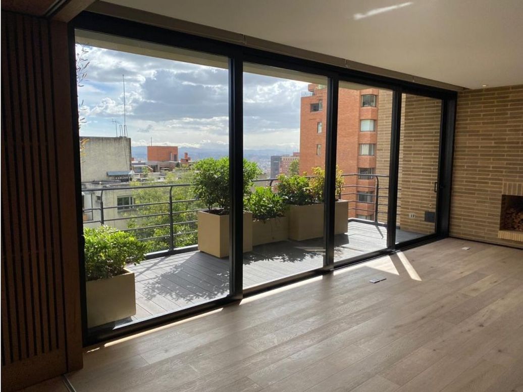 Apartaestudio en venta en El Refugio, Bogotá, 210 m² · foto 2 de 17