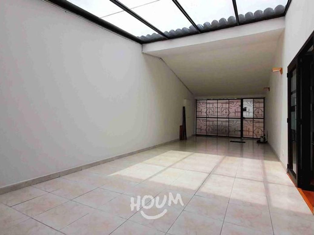 Casa de 3 alcobas en venta en San Miguel, Bogotá, 270 m² · foto 3 de 20