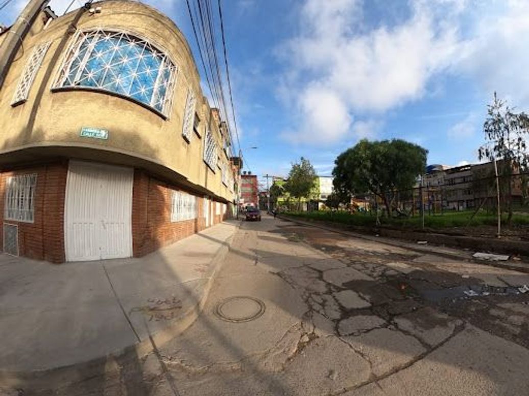 Casa de 9 alcobas en venta en Gran Britalia, Bogotá, 350 m² · foto 3 de 20