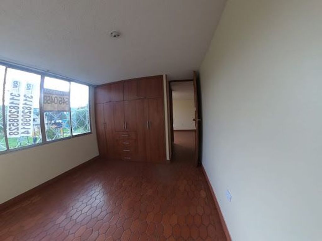 Casa de 9 alcobas en venta en Gran Britalia, Bogotá, 350 m² · foto 14 de 20