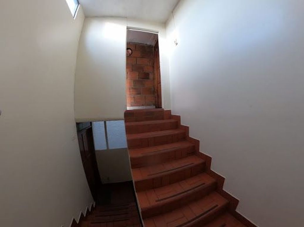 Casa de 9 alcobas en venta en Gran Britalia, Bogotá, 350 m² · foto 10 de 20