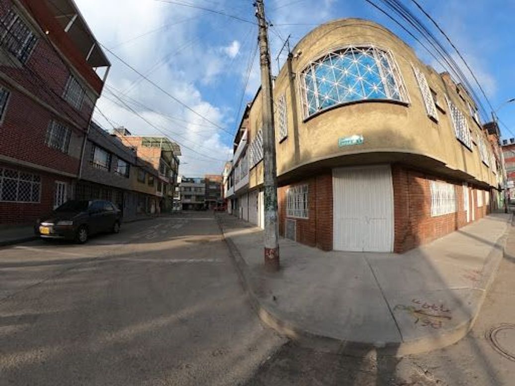 Casa de 9 alcobas en venta en Gran Britalia, Bogotá, 350 m² · foto 2 de 20