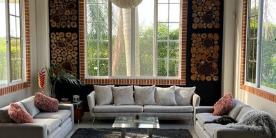 Casa campestre en Venta ubicada en unidad cerrada en Cerritos cerca a rutas de transporte público y servicios complementarios de la zona, La casa cuenta con dos niveles, iluminacion y ventilacion natural, con muy buenos acabados, con sala-comedor, pisos en ceramica, estudio, cinco habitaciones y cuatro baños, mas habitacion de servicio con baño, cocina integral mesón en quarztone, estufa y calentador a gas, zona de ropas, jardin y antejardín. La casa cuenta con amplias zonas verdes, piscina, sauna/turco y diez parqueaderos (dos parqueaderos cubiertos). Con vigilancia y portería las 24 Horas. *Inmuebles sujetos a verificación de disponibilidad.*