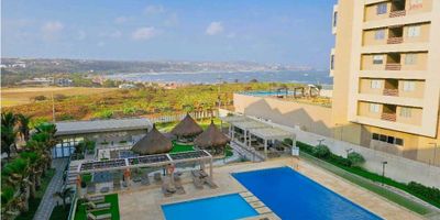 ¡Bienvenido al paraíso frente al Mar Caribe!

Imagina despertar cada mañana con la brisa marina acariciando tu rostro, y disfrutar de espectaculares atardeceres sobre el horizonte. ¡Esto y mas es posible en el hermoso apartamento de tres alcobas en el edificio Gardens View de Punta Roca!

Déjame llevarte en un viaje hacia tu próximo hogar de ensueño:

Vive como en un club:

. Veinte amenidades exclusivas: Disfruta de un estilo de vida premium, con piscinas, zona de solarium, kioscos, hornos de pizzas, sala de reuniones, salón de juegos, sauna, turco, parque de mascotas, y mucho más.

. Ubicación ideal. A tan solo a quince minutos de Barranquilla, lejos del bullicio y la congestión vehicular, pero lo suficientemente cerca para acceder a todas las comodidades de la ciudad.

Espacios diseñados para el confort:

. Alcobas amplias y funcionales. La alcoba principal cuenta con walking closet, mientras que las otras dos alcobas comparten baño completo. Además, una tercera alcoba ideal para niños, o como un segundo estudio. Todas con vista al mar.

. Ampliación y mejoras. Se realizo una ampliación para adecuar un estudio y ampliar la sala de estar, perfecta para recibir a familiares y amigos.

. Terraza BBQ y vistas espectaculares. Disfruta de una vista panorámica sobre el mar caribe, las piscinas, y paisajes circundantes, incluyendo la cancha de golf del Country Club, ¡Y todo esto desde la comodidad de tu hogar!

Inversión Inteligente:

. Oportunidad única. Es el único apartamento disponible en el edificio con estas características. Su avalúo sin muebles se acerca a los seiscientos sesenta millones de pesos ¡Haciéndolo una inversión solida y prometedora!

. Posibilidad de adquirir muebles y enseres. Por un precio adicional muy accesible puedes llevarte todos los muebles y enseres en perfecto estado, lo que significa que solo necesitaras traer tu ropa para empezar a disfrutar de tu nuevo hogar.

 

Agenda tu visita hoy mismo.

¿Te gustaría sabe