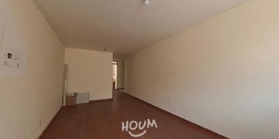 [VEN] ID HOUM: 126996

En Houm te ayudamos de forma fácil y segura. Los beneficios de comprar con nosotros:
    • Te ayudamos a conseguir financiamiento a través de una asesoría personalizada
    • Mediación y seguimiento de todo el proceso
    • Ponemos a tu disposición profesionales en notariado, registro y asesoría jurídica
¡Solo te preocupas de las firmas!

Casa en venta, ubicada en el barrio Brasilia, con una superficie construida de 144.00 m² y superficie total de 251.00 m². 

Sus principales características son:

    • 8 dormitorios
    • 4 baños
    • No Admite mascotas
    • 1 parqueadero
    • Cocina tipo americana
    • Año de construcción: 1990
            
Si compras con nosotros, te brindamos asesoría personalizada durante todo el proceso.
        
¡Comienza una nueva etapa con Houm! Compra fácil, rápido y seguro.