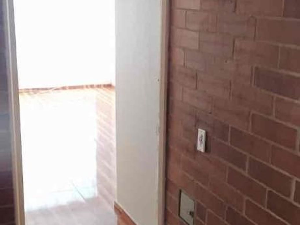 Apartamento de 3 alcobas en venta en San Bernardo, Bogotá, 51 m² · foto 2 de 20