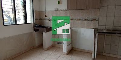 Se arrienda acogedor apartaestudio en sector de villa hermosa, excelentes rutas de transporte, cercano al centro, a clinicas y hospitales.

Cocina sencilla (en remodelación)
habitación
Zona de ropa
Baño sencillo
Sala o comedor (pequeño)
Estrato 3
Barra americana
Red de gas
Energía prepago
Se debe pagar de forma individual los servicios públicos que llegan, agua, saneamiento y gas.
35mts² aproximadamente