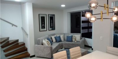 Encantadora casa en venta en la hermosa ciudad de Pereira, ubicada en el departamento de Risaralda. Esta espectacular propiedad cuenta con un amplio terreno de 203 M2, una construcción de 203 M2 y un área privada de 203 M2, brindando un espacio cómodo y acogedor para ti y tu familia.

En su interior, podrás encontrar 3 habitaciones perfectamente distribuidas para asegurar la privacidad y el confort de cada miembro de tu hogar. Además, cuenta con 3 baños que te brindarán la comodidad que necesitas en el día a día. Podrás disfrutar de un descanso placentero en una de las alcobas, con baño en la habitación principal para mayor comodidad. También, podrás utilizar una de las habitaciones como biblioteca o estudio para tus actividades diarias.

Si eres amante de las mascotas, esta casa es perfecta para ti, ya que admite mascotas dentro de sus instalaciones. Además, cuenta con servicios de agua, aire acondicionado, alarma de seguridad y armarios empotrados para almacenar tus pertenencias de manera organizada.

En su interior, también podrás encontrar un balcón perfecto para relajarte y disfrutar del aire fresco. Cuenta con baño auxiliar, calentador y amplios clósets para mayor comodidad en tu día a día. La cocina integral es amplia y está equipada con electrodomésticos de alta calidad, ideal para preparar tus alimentos favoritos.

En el exterior, podrás disfrutar de una cancha de fútbol para compartir y divertirte con tu familia y amigos. También, cuenta con un garaje para 2 vehículos y una piscina donde podrás disfrutar de un refrescante chapuzón en días calurosos.

La propiedad cuenta con vigilancia y portería/recepción en una urbanización cerrada para brindarte mayor seguridad y tranquilidad en tu hogar. Además, cuenta con un depósito y despensa para almacenar tus pertenencias de manera ordenada y segura. ¡No pierdas la oportunidad de adquirir esta maravillosa casa en una excelente ubicación!
