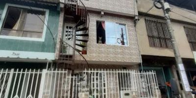 Naranjo Inmobiliaria Ltda, arrienda apartaestudio ubicado en Jamundi barrio Libertadores calle 15 num 8-61 piso 3, cerca a centros comerciales, clínicas, instituciones educativas, avenidas principales, excelente distribución, consta de sala comedor, 1 habitacione, 1 baño, zona de oficios, cocina  con red de gas natural, piso en ceramica, servicios independientes, agenda tu cita 3175580093- 3157075676- 3022790962-3167050331- 3157200137- 6025584667