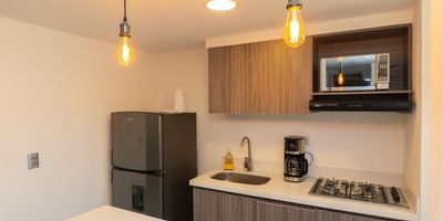 Se vende apartamento en rio negro sector porvenir tercer piso con ascensor, tiene un área de 54 m2, cuenta con 2 habitaciones, Estudio, 2 baños, Sala comedor, cocina integral con red de gas, calentador de agua y balcón.

Unidad cerrada con portería 24 horas, cancha múltiple, juegos infantiles y chorritos, gimnasio, salón social, zona de mascotas y ascensor.
