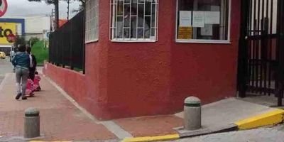 [VEN] ID HOUM: 132084

En Houm te ayudamos de forma fácil y segura. Los beneficios de comprar con nosotros:
    • Te ayudamos a conseguir financiamiento a través de una asesoría personalizada
    • Mediación y seguimiento de todo el proceso
    • Ponemos a tu disposición profesionales en notariado, registro y asesoría jurídica
¡Solo te preocupas de las firmas!

Departamento en venta, ubicado en el barrio Zarzamora, con una superficie construida de 50.00 m² y superficie total de 50.00 m². 

Sus principales características son:

    • 2 dormitorios
    • 1 baño
    • Admite mascotas
    • Año de construcción: 1900
            
Si compras con nosotros, te brindamos asesoría personalizada durante todo el proceso.
        
Más que una inmobiliaria, somos Houm.
*Aplican T&C