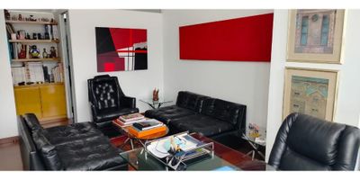 2 parqueaderos
Parqueadero visitantes 
80 m2 las dos oficinas 
980.000 admin zona común para almuerzo
Horno microondas
Sala de conferencia pequeña
Planta eléctrica
Auditorio 12 horas gratis
