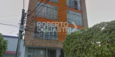 Apartamento que consta de sala comedor, cocina integral,dos habitaciones, tres baños,un estudio,zona de labores y garaje en sótano.