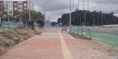 Edificio comercial frente a la nueva avenida ,Remodelado completamente ,tiene área de bodega y oficinas ,terrazas,baños ,edificio ideal para gimnasio,instituto,oficinas,industria