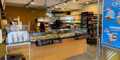 Local en venta, cuenta con un area de 149 m2, ubicado en un primer piso, excelente ubicacion comercial y empresarial, actualmente se encuentra rentando $8.000.000 mensuales aprox. 

Contactanos para mas informacion.
