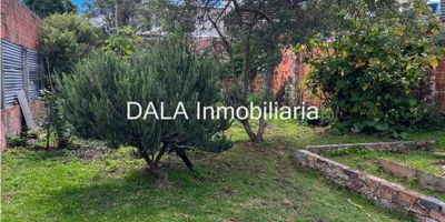 DALA Inmobiliaria vende increíble lote central en chía de 800 metros Situado en una ubicación privilegiada cerca del parque principal, este terreno tiene todo el potencial que necesitas para hacer realidad tus proyectos, con servicios disponibles, este lote está listo para dar vida a tus ideas comerciales y de servicios, uso principal comercio, compatible residencial 

La ubicación sobre una vía principal garantiza una excelente visibilidad y acceso para tus futuros clientes o residentes. Además, tendrás el beneficio adicional de contar con transporte público cercano, lo que facilitará aún más la conectividad y el flujo de personas hacia tu proyecto, contáctanos cod 1681 S
