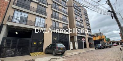 DALA Inmobiliaria vende hermoso apartamento para estrenar en conjunto cerrado ubicado en Chía - Cundinamarca, consta de: sala y comedor, cocina integral, zona de lavandería, una habitación con closet, distribuido en un solo ambiente, baño completo, un parqueadero cubierto, zona social en desarrollo: gimnasio, terraza, bbq, salón social, coworking, zona de lavandería y parqueaderos de visitantes, vigilancia 24 horas, excelente ubicación cerca de transporte público y vías principales. 

¡No dejes pasar esta increíble oportunidad! DALA Inmobiliaria está aquí para hacer tus sueños realidad, Si estás buscando inmobiliarias en Chía, somos tu mejor opción. También manejamos Bienes Inmuebles en Cajicá y Cota Cod 1682 A-S
