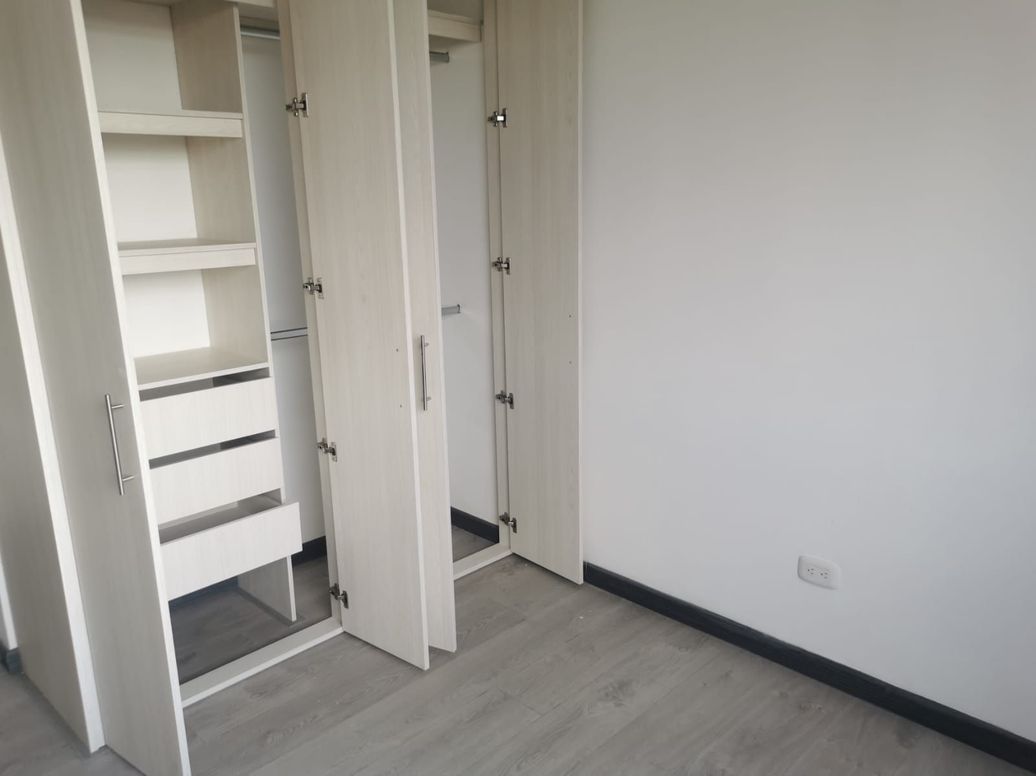 Apartamento de 3 alcobas en arriendo en Cjr Zentralzajari, Bogotá, 67 m² · foto 8 de 17