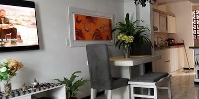 Casa en Venta en unidad cerrada ubica en La villa cerca a el Estadio Hernán Ramírez Villegas, a rutas de transporte publico y servicios complementarios, cuenta con  tres niveles, con sala-comedor, pisos en cerámica, tres habitaciones y tres baños, cocina integral meson en granito, estufa y calentador a gas, zona de ropas. La unidad cuenta con piscina, gimnasio, salón comunal, sauna/turco, parques infantiles, placa polideportiva, zonas verdes y un parqueadero descubierto. Vigilancia y portería las 24 horas. *Inmuebles sujetos a verificación de disponibilidad.*