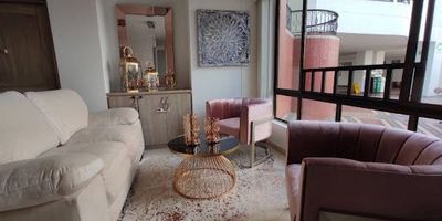 Apartamento en Venta en el barrio Pinares Villa del alcazar, Cuenta con un área 142m2, 4 habitaciones, 3 baños, Cocina Integral, Sala-Comedor, Gas Domiciliario, Calentador a Gas, Zona de Ropas, Habitación del Servicio, Balcón, Patio, Cuarto Útil, Estudio, Biblioteca, Conjunto Cerrado, Ascensor, Vigilancia, Salón Social, Juegos Infantiles, Jardines, Shut Basuras, Planta Eléctrica,  parqueaderos cubiertos: 3