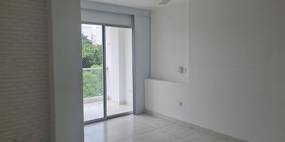 Descubre este espectacular apartamento ubicado en el exclusivo barrio de Venecia, Sincelejo. Este moderno y cómodo hogar cuenta con acabados que te brindarán el estilo de vida que siempre has deseado.

**Características del Apartamento:**

– **Habitaciones:** 3 amplias habitaciones, cada una con su propio baño privado, ofreciendo privacidad y confort para todos los miembros de la familia.
– **Baños:** 4 baños en total, incluyendo un baño social adicional para tus visitas.
– **Sala y Comedor:** Espacios abiertos y luminosos que integran la sala y el comedor, perfectos para reuniones familiares y sociales.
– **Cocina:** Cocina equipada con electrodomésticos  y espacio de almacenamiento.
– **Balcón:** Un amplio balcón con vistas panorámicas de la ciudad, ideal para relajarse y disfrutar del aire fresco.
– **Área de Lavandería:** Espacio independiente para lavandería, con todas las conexiones necesarias.