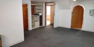 Se arrienda oficina con bodega, excelente ubicacion en Corferias, son dos oficinas distribuidas en 2do y 3er piso, cada una con 110 m2  más la bodega de 100 m2 que queda en el primer piso, tiene 4 baños y 2 cocinas 1 en cada oficina.
