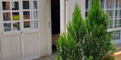 ¡Oportunidad única! Se vende hermosa casa completamente terminada de 2 pisos. Esta vivienda cuenta con 4  habitaciones, 2 baños, y una cocina, patio de ropas con domo, estructura tipo chimenea para asados, ideal para reuniones familiares. ¡No dejes pasar esta excelente oportunidad! Informes 3123529347