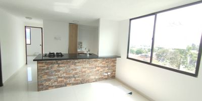 En Alberto Alvarez tenemos el apartamento ideal que estas buscando se encuentra ubicado en exclusivo sector del barrio Prado Centro de la ciudad de Medellin, cuenta con un area de 60 metros cuadrados divididos en dos alcobas cada una con closet, dos banos con excelentes acabados, una sala comedor inmensa y sin mencionar su hermosa vista.
Ideal para pasar tiempo de calidad con tu familia,  llamanos para mas informacion.