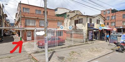 EM VENDO CASA RENTABLE PRADO VERANIEGO

3 PISOS 

PRIMER PISO:

2 alcobas, sala comedor, cocina baño y patio de ropas amplio 

SEGUNDO PISO:

2 alcobas, sala comedor, cocina baño y patio de ropas amplio 

TERCER PISO:

apartaestudio con posibilidad de construir el resto de la terraza. 

 

ZONA:

PREDO VERANIEGO MUY COMERCIAL

CRa 49 con 131 espectacular

 
