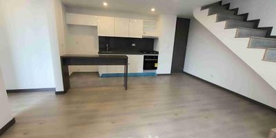 [VEN] ID HOUM: 132718

En Houm te ayudamos de forma fácil y segura. Los beneficios de comprar con nosotros:
    • Te ayudamos a conseguir financiamiento a través de una asesoría personalizada
    • Mediación y seguimiento de todo el proceso
    • Ponemos a tu disposición profesionales en notariado, registro y asesoría jurídica
¡Solo te preocupas de las firmas!

Departamento en venta, ubicado en el barrio Barrio Tranquilandia, con una superficie construida de 76.00 m² y superficie total de 76.00 m². 

Sus principales características son:

    • duplex
    • 3 dormitorios
    • 2 baños
    • Admite mascotas
    • 1 parqueadero
    • Cocina tipo americana
    • Año de construcción: 2024
    • Bodega
            
Además, el inmueble cuenta con las siguientes amenidades:

    • Vigilancia 24 hrs
    • Ascensor

Si compras con nosotros, te brindamos asesoría personalizada durante todo el proceso.
Más que una corredora, somos Houm.
*Aplican T&C