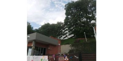 Hermoso apartamento en venta en el Conjunto Reserva de la loma . Consta de: sala comedor, balcón, cocina semi integral, zona de lavado, 3 habitaciones la principla con baño privado y un baño auxiliar. Parqueadero. Agende su cita AL 3174396893 JHAIR ROSAS DIRECTOR DE VENTAS.
