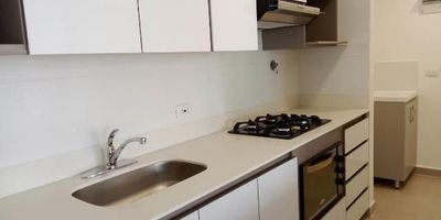 Excelente apartamento ubicado en la Loma del Encierro, facilidad de acceso a la Avenida las Palmas y avenida el poblado, además cerca de Centro comercial Premium Plaza y Carulla de palmas, palms Avenue y Palma Grande.