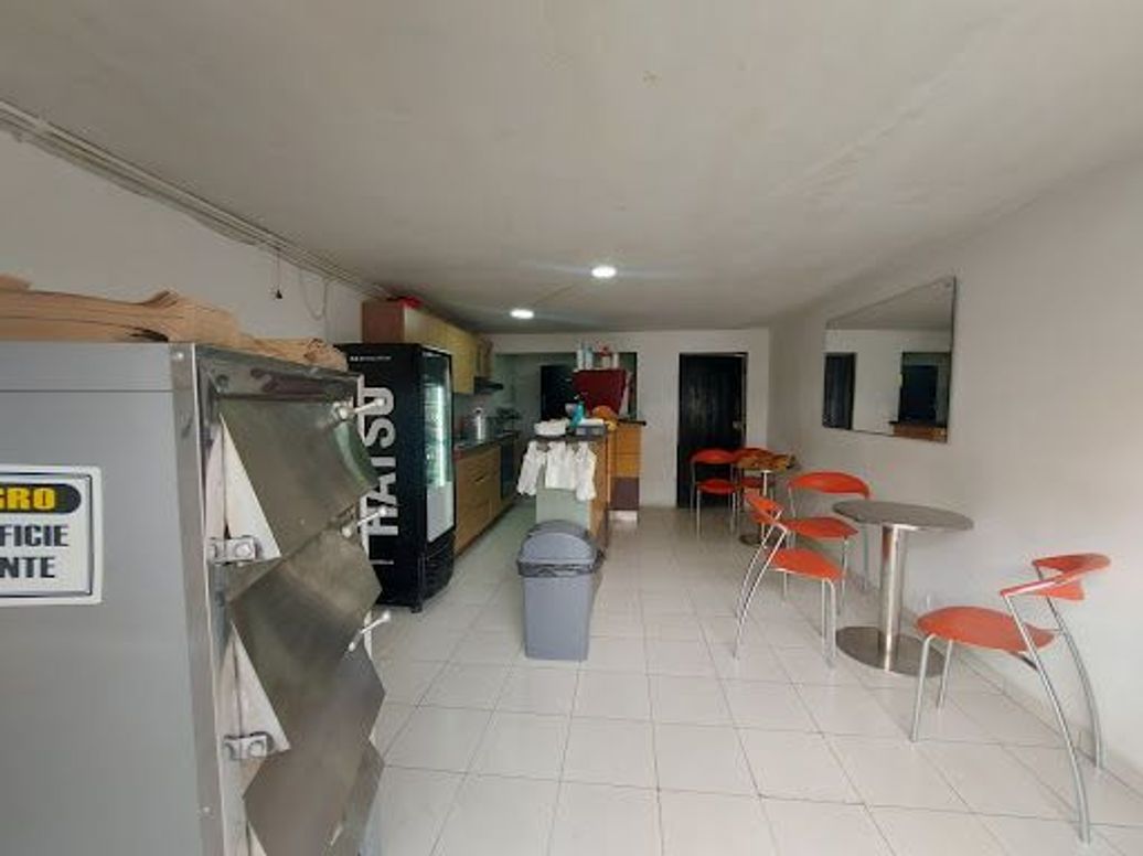 Casa de 9 alcobas en venta en Prado Veraniego Norte, Bogotá, 350 m² · foto 2 de 8