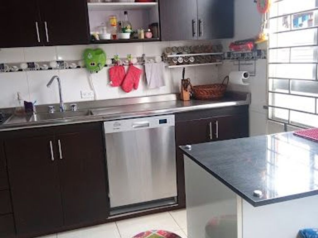 Casa de 4 alcobas en venta en San Fernando, Bogotá, 138 m² · foto 2 de 17