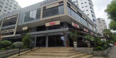 ARRENDAMOS local comercial de 4.34 M² en el Centro Comercial Plaza Catalunya.
Un espacio ideal para pequeños negocios, puntos de atención o exhibición de productos, ubicado en un centro comercial reconocido que garantiza flujo constante de visitantes y fácil acceso.
Contáctanos para más información y agenda tu visita. 3218521992..