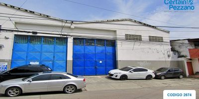 Vendemos estupenda bodega en el Barrio Abajo cerca al par vial de la 50,  ideal para invertir actualmente se encuentra arrendada. Con un área de lote de 594M2 y 477M2 construidos, consta de 2 oficinas, 2 baños, altura punto más alto 9 metros, altura punto más bajo 7 metros, energía trifásica, puerta de acceso para camiones.