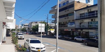 Descubre este AMPLIO LOCAL en Arriendo ubicado en una zona privilegiada. Con 90 metros cuadrados, cuenta con 2 baños y una distribución ideal para tu negocio
Este espacio es ideal para emprendedores en busca de un lugar estratégico para su negocio, el lugar perfecto para destacar tu marca. 
Esta propiedad ofrece una excelente oportunidad de inversión. 
Contáctanos para más información y agenda una visita. 321 8521992..-