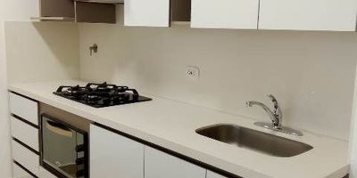 Excelente apartamento ubicado en la Loma del Encierro, facilidad de acceso a la Avenida las Palmas y avenida el poblado, además cerca de Centro comercial Premium Plaza y Carulla de palmas, palms Avenue y Palma Grande.