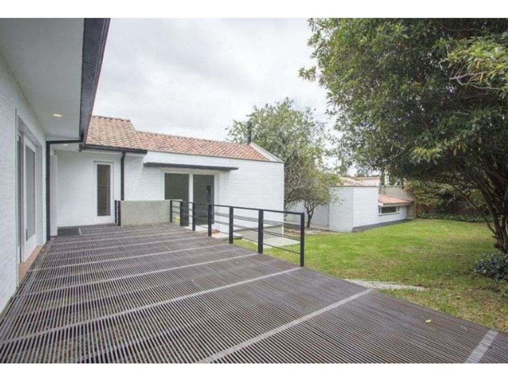 Casa de 5 alcobas en venta en Santa Ana Oriental, Bogotá, 655 m² · foto 3 de 19