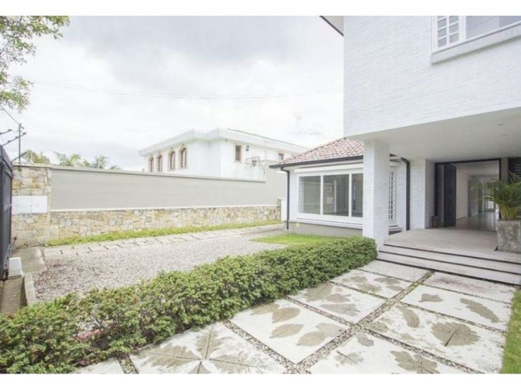 Casa de 5 alcobas en venta en Santa Ana Oriental, Bogotá, 655 m² · foto 2 de 19