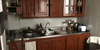 Excelente casa en venta ubicada en Ancón San Martín, La Estrella, Antioquia. Esta propiedad de 70 m² construidos ofrece 3 habitaciones y 2 baños, distribuidos en un solo nivel, ideal para comodidad familiar. Se encuentra en Villa del Campo, una unidad cerrada con vigilancia, garantizando tranquilidad y seguridad. Es una opción sin parqueadero. Disfrute de vivir en un sector residencial de Estrato 3, con cercanía a servicios y vías principales en La Estrella. Un hogar funcional y acogedor por $260.000.000. Contáctenos para más información vía WhatsApp, quiero que me contacten o ver teléfonos.