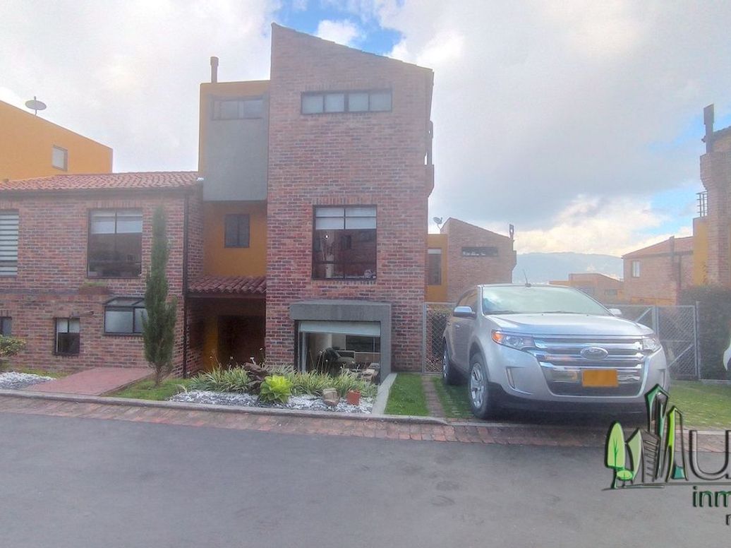 Casa de 3 alcobas en venta en Del Monte, Bogotá, 150 m² · foto 2 de 20
