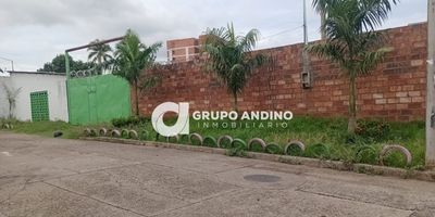 Área 30x30 m², lote ubicado en el barrio la esperanza por la cra 28 en ciudad de Barrancabermeja, estrato 2, zona residencial, con acceso a vías principales, cerca de la plaza satélite, el Fruver del bambú, colegios y cerca a la financiera comultrasan.

VENTA: $900.000.000 negociables.

pregunta por él, bajo el código Inmobiliario V1665 ¡Contáctanos! Agenda tu cita y con gusto te asesoramos.

300 800 6712.

Somos GRUPO ANDINO INMOBILIARIO, con nosotros tendrás tus trámites más fácil y rápido.