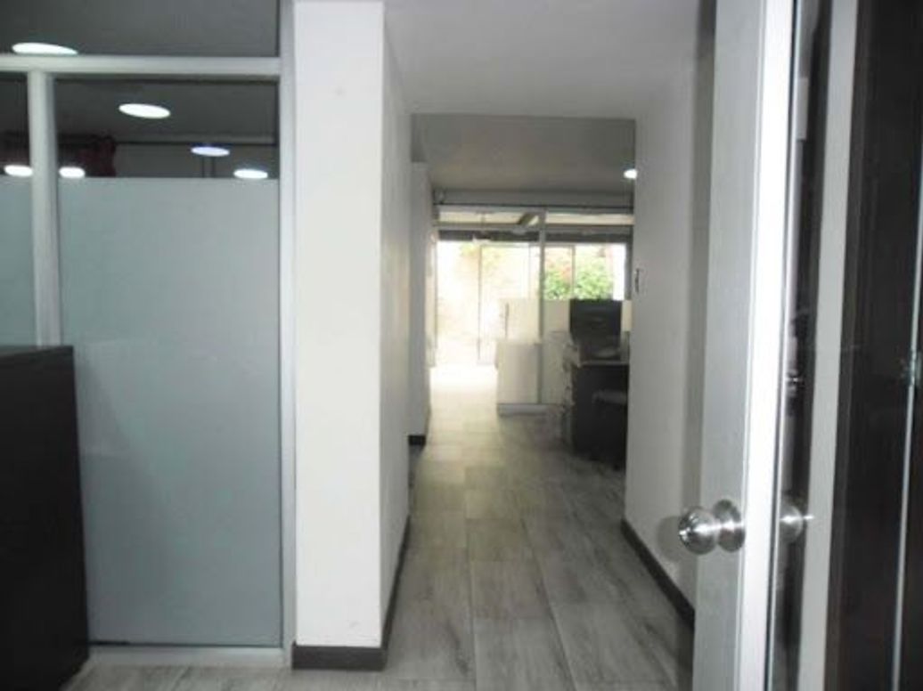 Casa de 5 alcobas en venta en Polo Club, Bogotá, 228 m² · foto 3 de 20