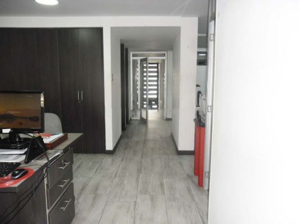 Casa de 5 alcobas en venta en Polo Club, Bogotá, 228 m² · foto 8 de 20