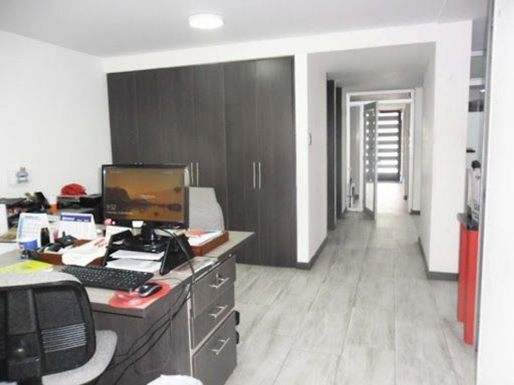 Casa de 5 alcobas en venta en Polo Club, Bogotá, 228 m² · foto 9 de 20