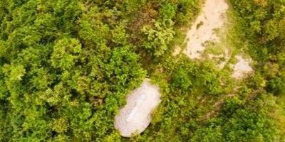 Se presenta una excelente oportunidad de venta en Girardot, Cundinamarca. Este lote, ubicado en el barrio UB VILLA ALEXANDER, tiene un área de 134.15 m². Ofrece una magnífica oportunidad de desarrollo, ideal para construir su proyecto en una zona de estrato 3. El inmueble destaca por sus buenas vías de acceso, lo que facilita la movilidad y la conectividad. Una opción atractiva para quienes buscan invertir en la ciudad de Girardot. Si desea conocer más detalles sobre este lote, puede contactarnos vía whatsapp, quiero que me contacten o ver teléfonos.